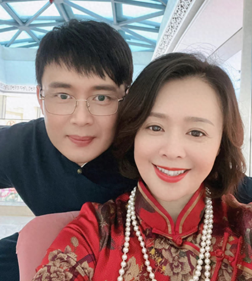 回顾从相恋到相守23年他不仅是优秀的演员还是百分百的好爸爸