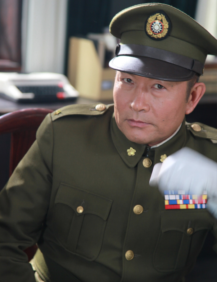 18岁那年,他应征入伍成了沈阳某部队文工团的文艺兵,在部队,沙景昌