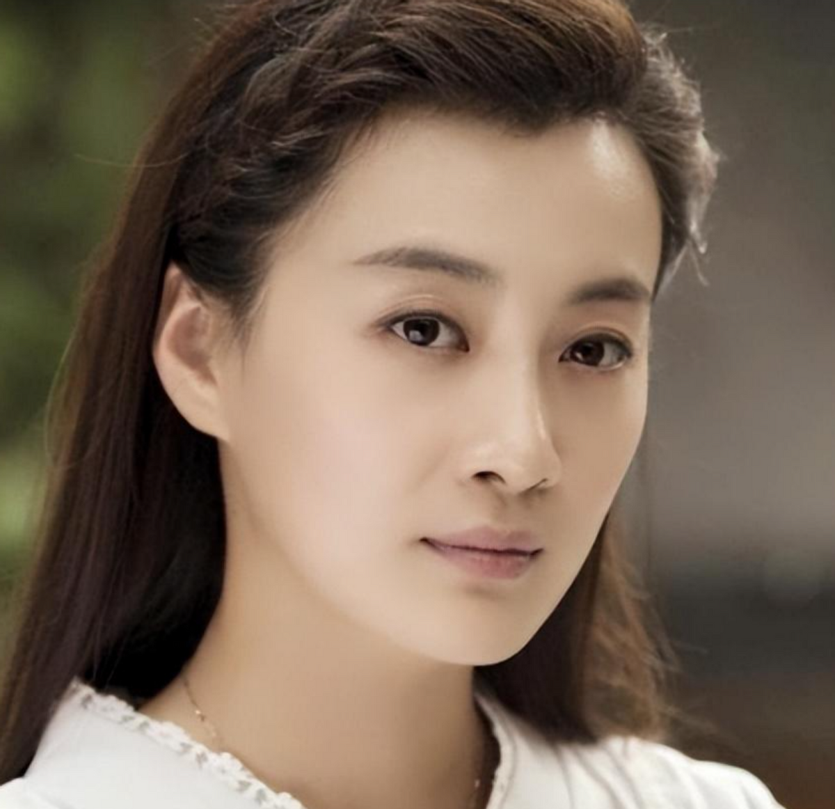 徐梵溪14岁出道3次上春晚男友花5亿娶闺蜜如今40岁未婚未育