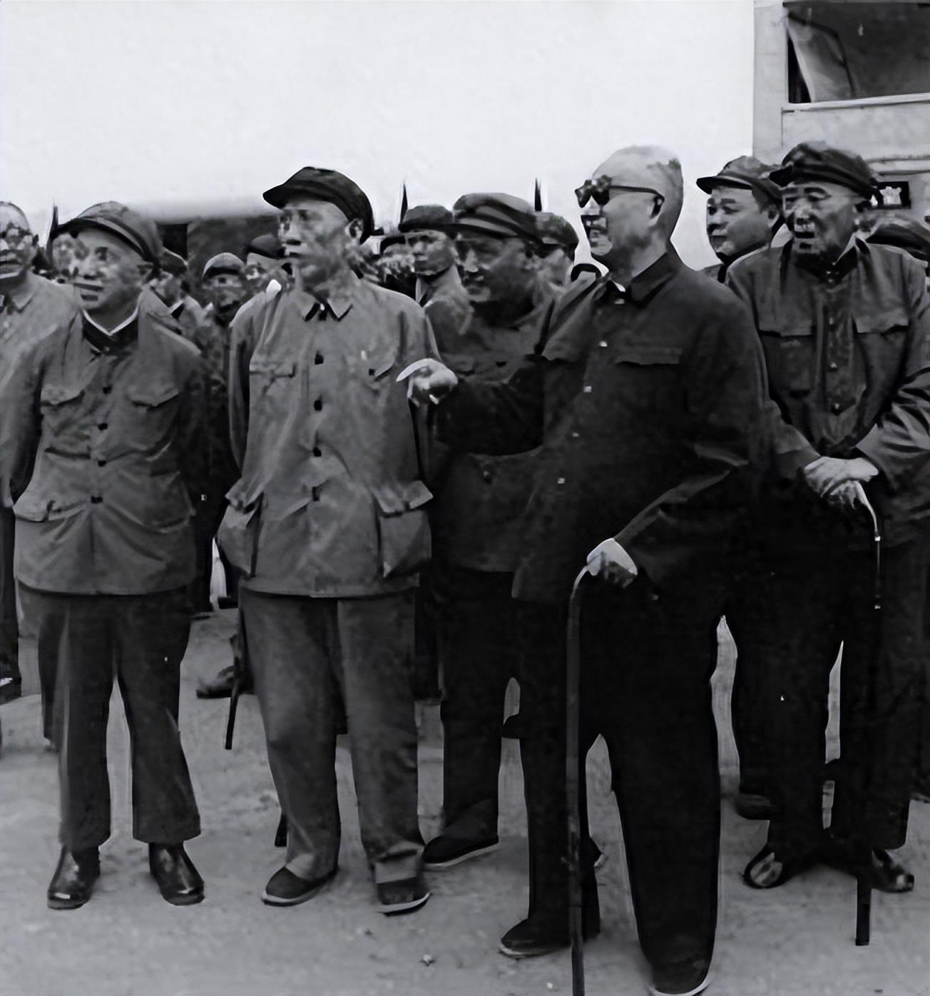 陈锡联之子陈再方中将在火车站被碰瓷笑道呵你们过来试试