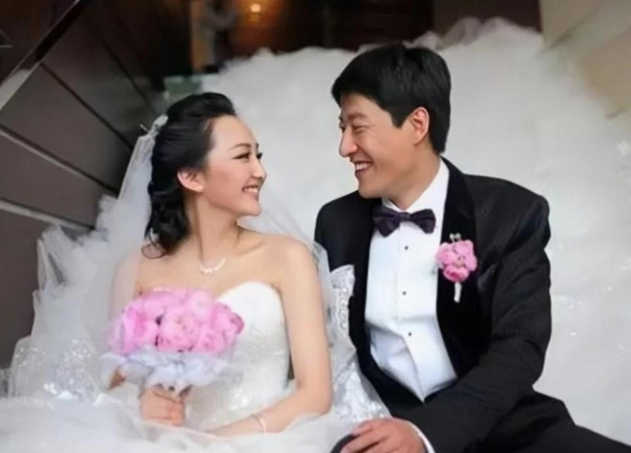 回顾演员辛月嫁大13岁于震7年生3娃被丈夫一家宠成宝