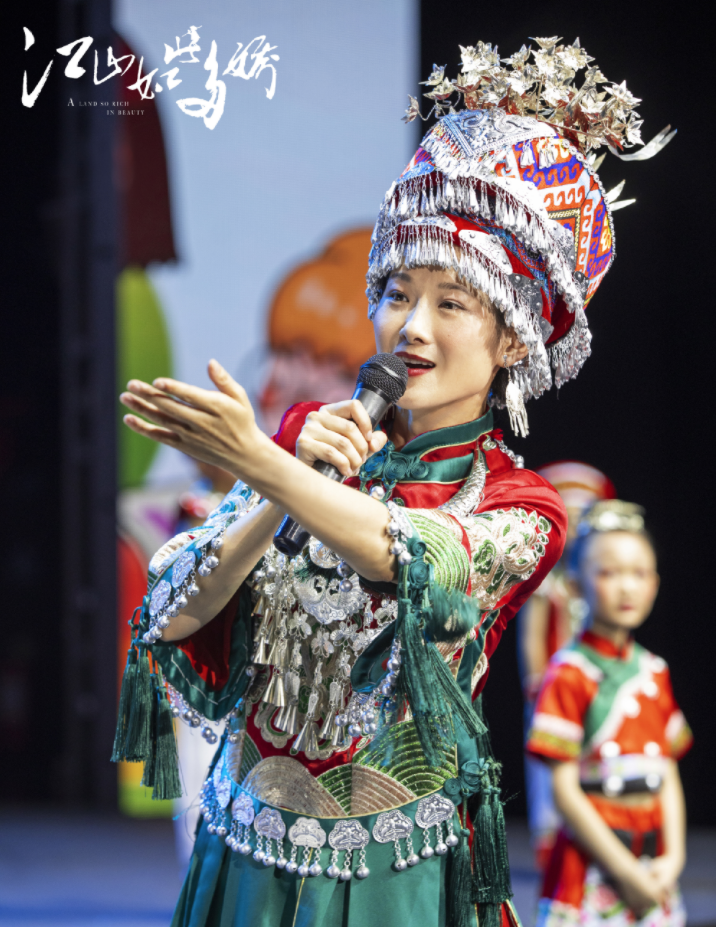 回顾她戏里土得掉渣戏外是时尚文艺女神低调生活惹人羡