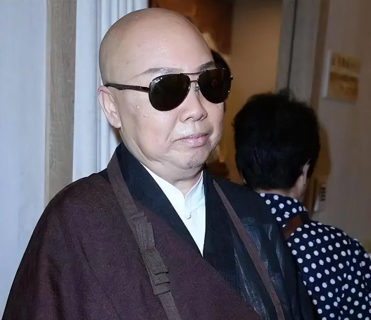 退出舞台后的费玉清近况曝光未婚无子女帮姐姐还千万巨债