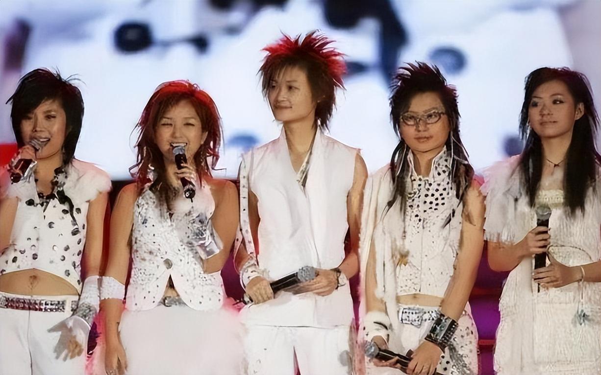 回顾张靓颖与冯轲相爱15年被骗6亿身家离婚后二人天差地别