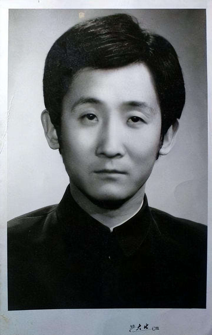 回顾演员梁天不参加妹妹婚礼大哥去世后看清英达愧对宋丹丹