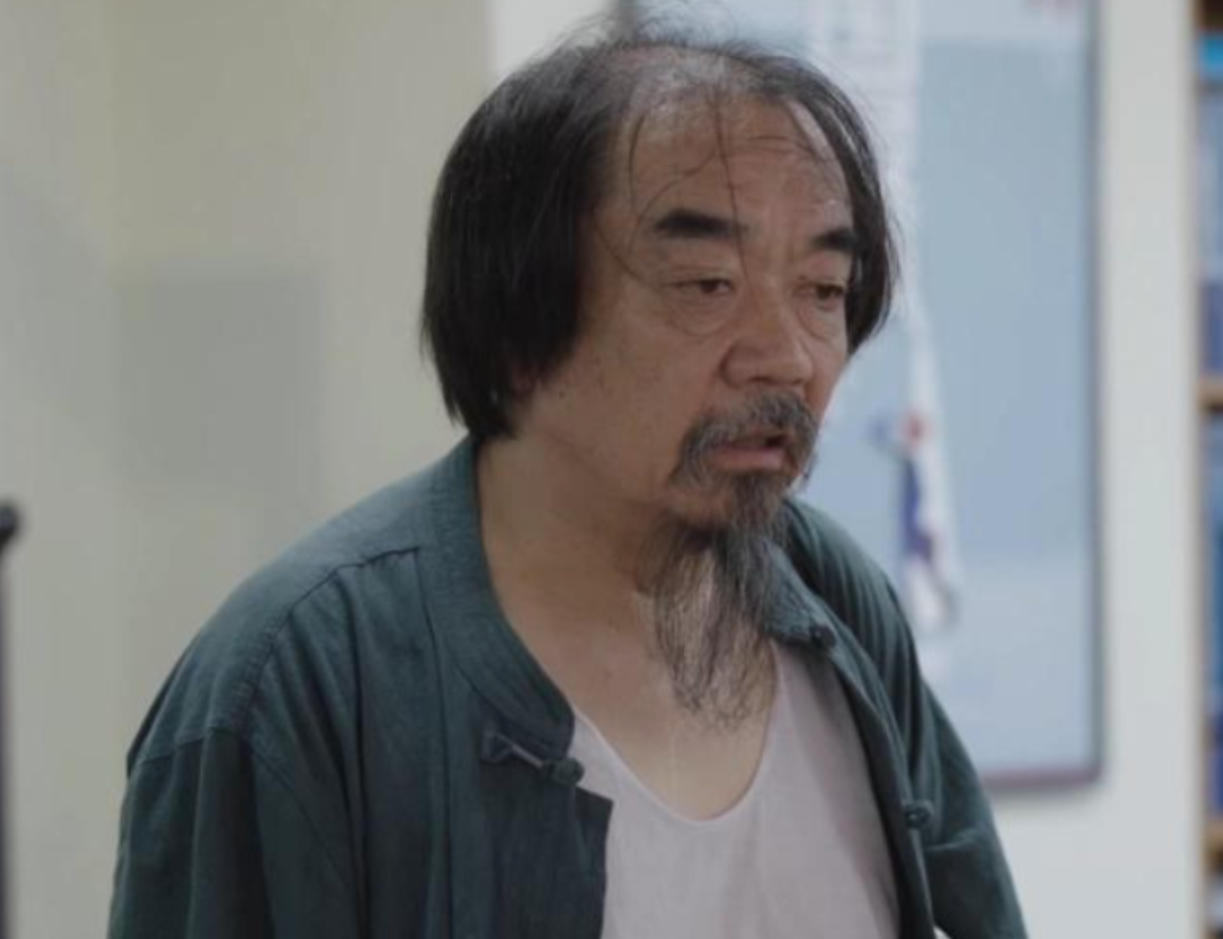 回顾演员尚铁龙16岁演老头年龄颜值限制不了戏路68岁依旧发光