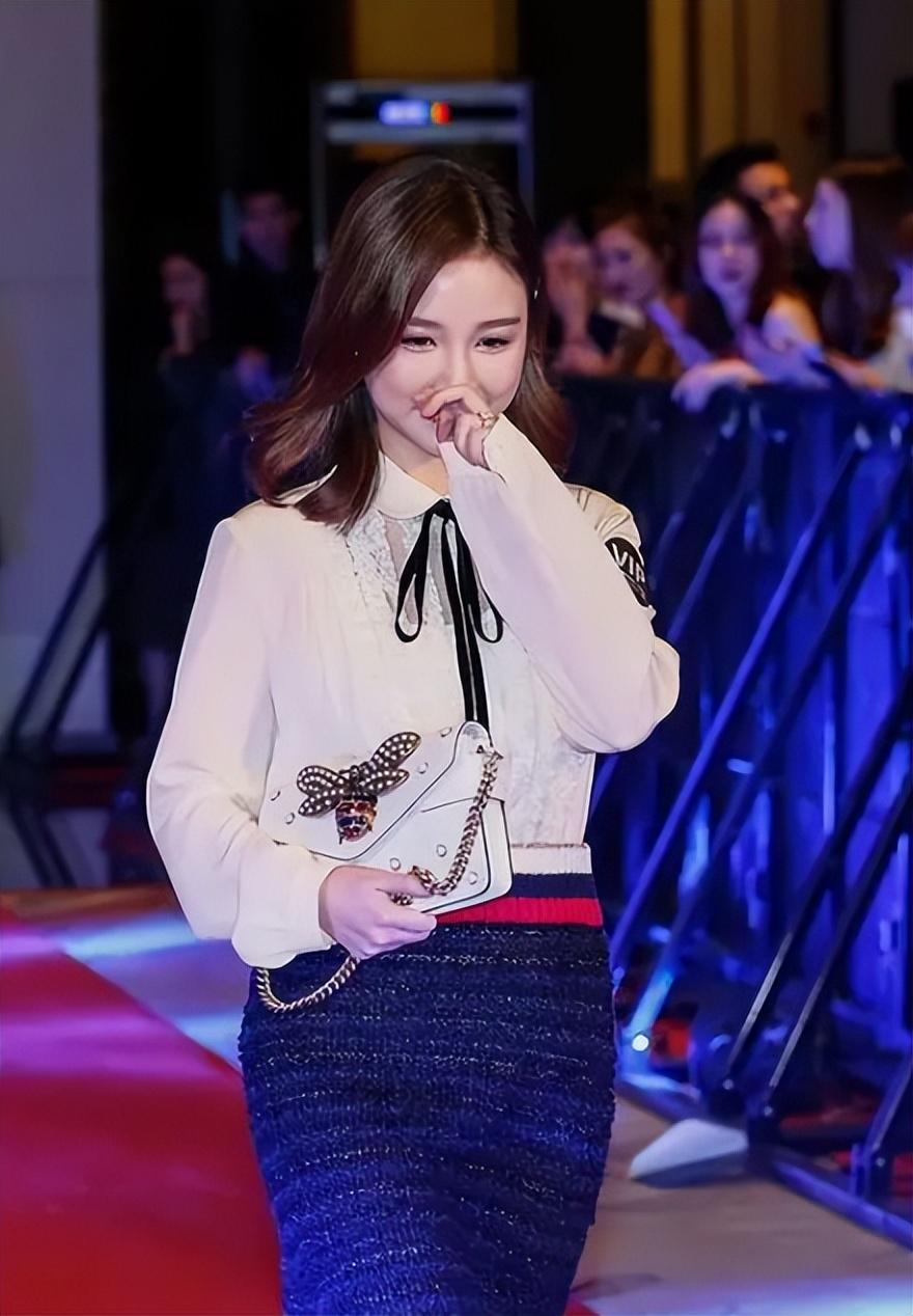 回顾被嘲笑身材壮硕的钟婷,靠搞笑视频火出圈,现状不禁让人唏嘘