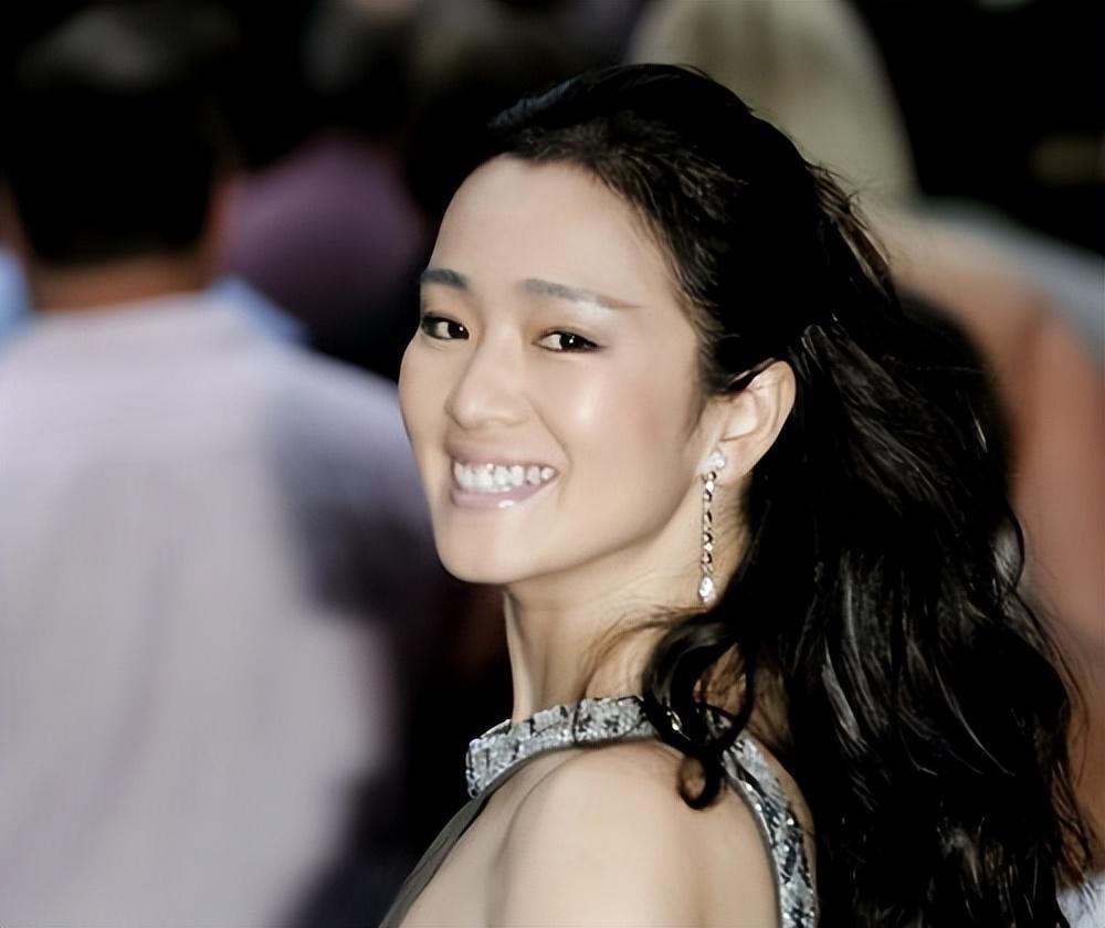 回顾巩俐与张艺谋相爱8年互相成就后嫁法国人生活幸福