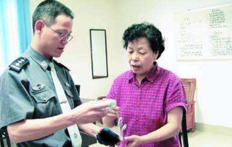 随着事件发酵得愈演愈烈,更多的网民对于这一案件产生了无数怀疑,对黄