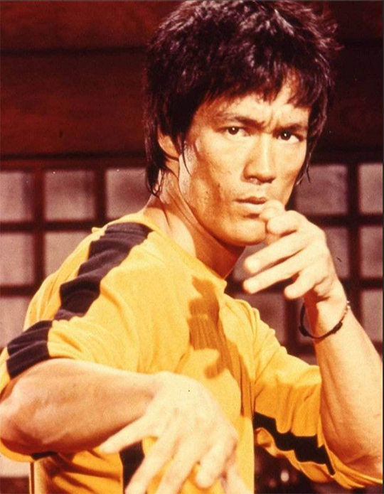 李小龙死因之谜73年在丁佩家服下止痛片死去法庭裁定死于非命