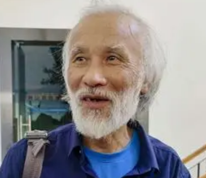 陈远辉在和捕捉到莽山烙铁头蛇的村民进行沟通之后,再次到了深山当中.