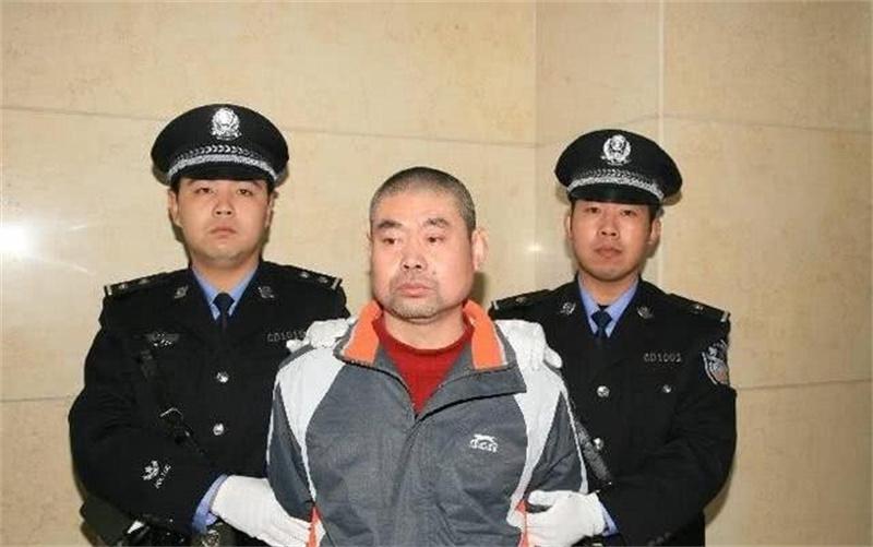 2002年香港拍卖一尊佛像文物局这不是故宫博物院的国宝吗