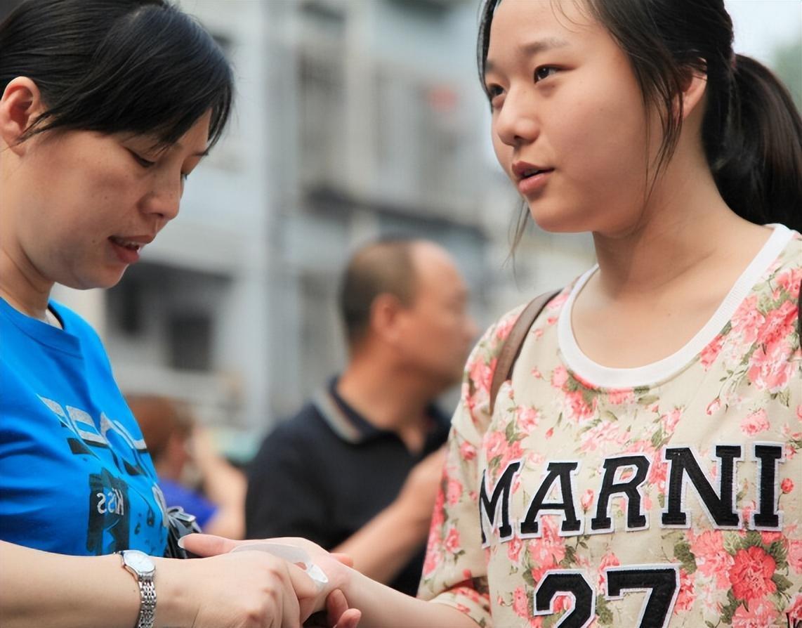 回顾河南女孩为实现作家梦用0分抗拒高考如今她后悔了吗