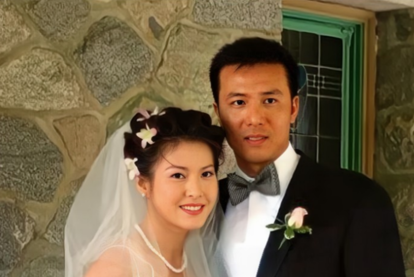 回顾演员李婉华35岁嫁平凡丈夫41岁连生三胎女儿比她还漂亮