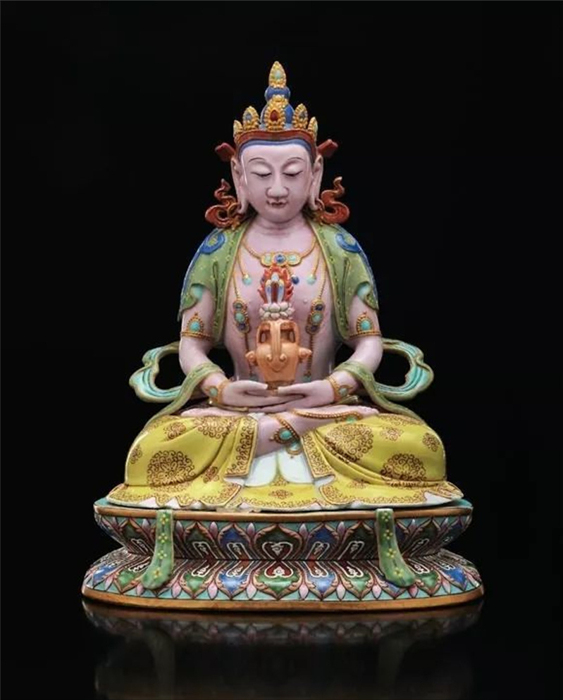 2002年香港拍卖一尊佛像文物局这不是故宫博物院的国宝吗