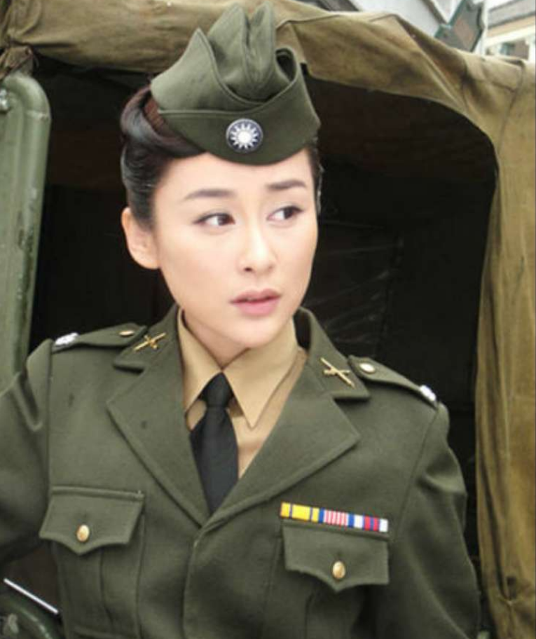 回顾她长得美用实力征服观众嫁高富帅老公活成人生赢家