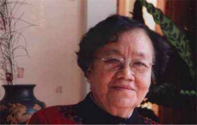 1940年,军统女特务冒死救下一地下党员,11年后反救自己一命