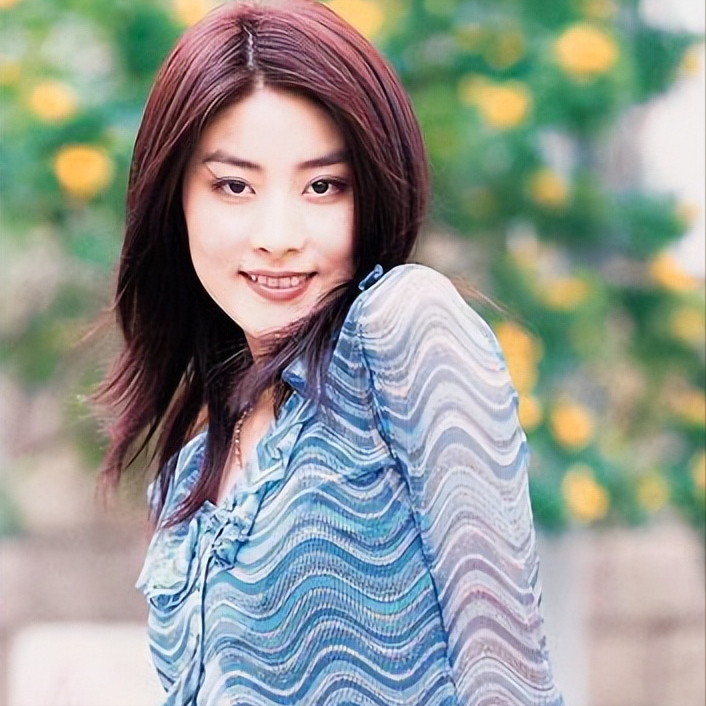 回顾香港天后陈慧琳年过半百美貌依旧41岁痛失双胞胎女儿