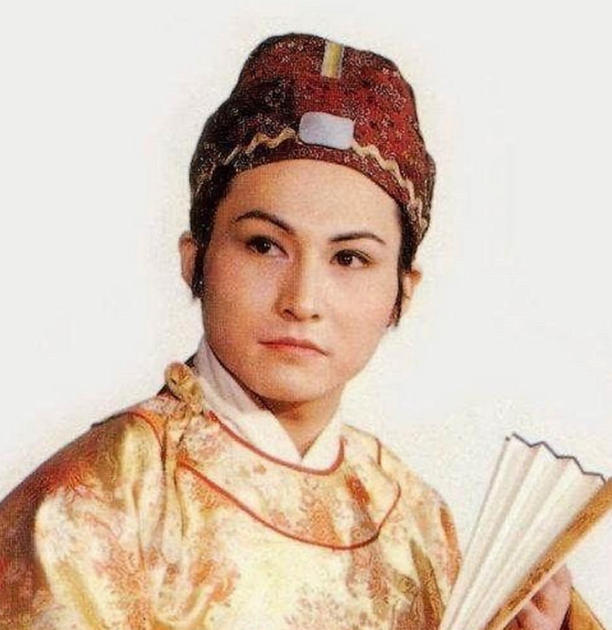 的演员,看了剧组的选角要求之后,他觉得其中贾蓉这个人物非常适合他