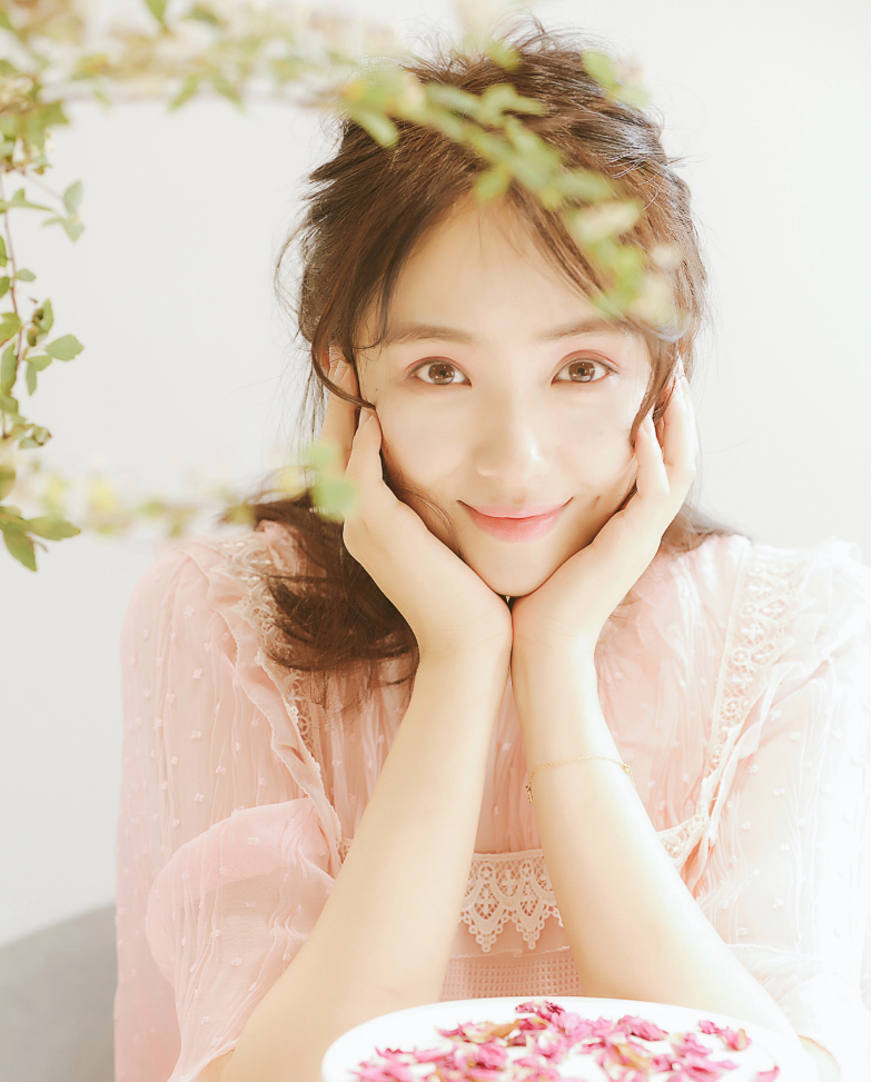 回顾她长得漂亮戏也好出道20年没绯闻低调嫁演员丈夫生儿子