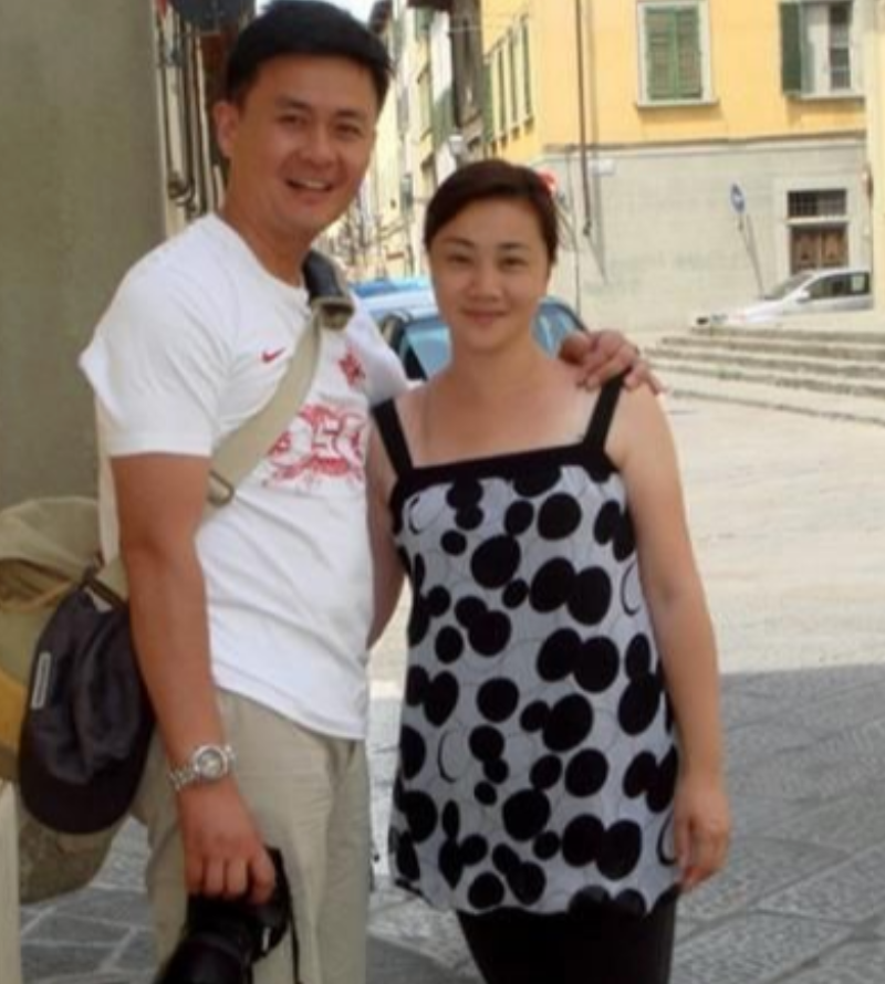 回顾演员邢岷山娶恩师女儿为妻宠妻如宝30年带着岳父母拍戏