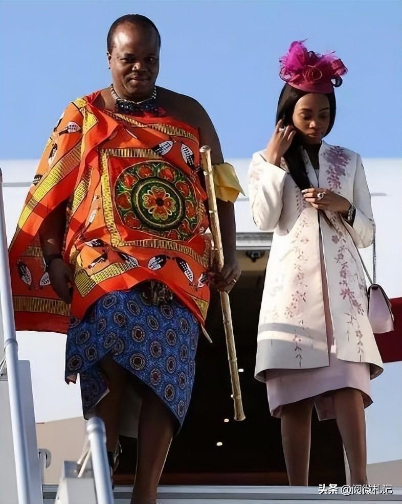 非洲小国选妃节上万少女赤身上街国王看中当场带走洞房
