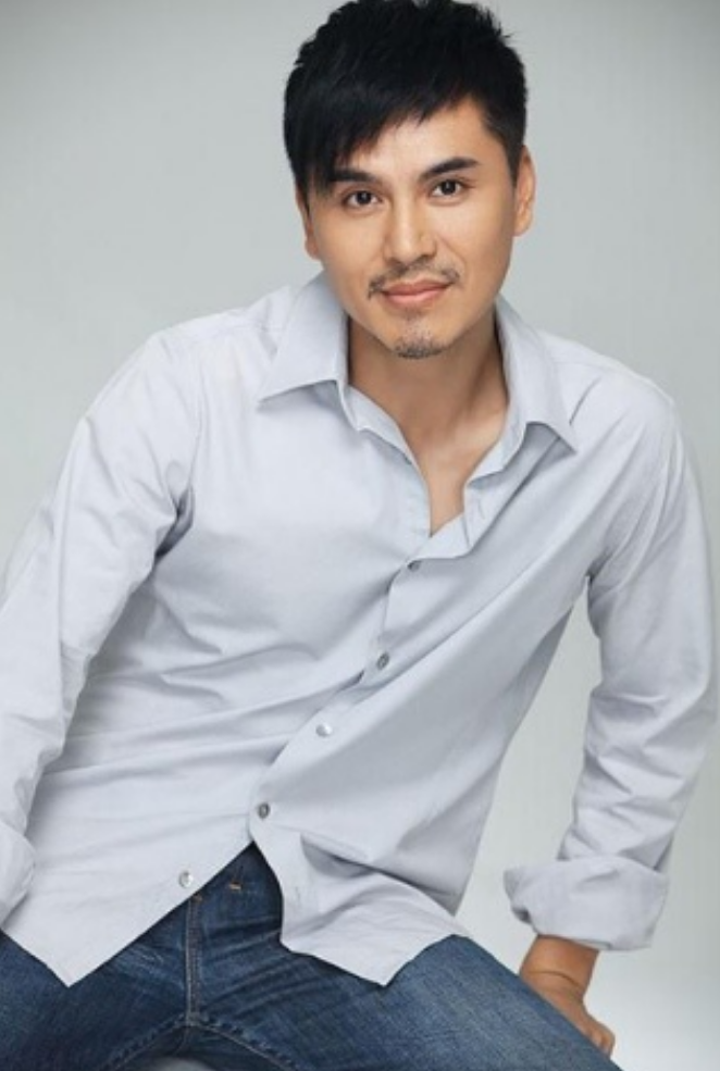 回顾淳于珊珊他55岁宝刀未老娶富家女生四子一家人乐融融