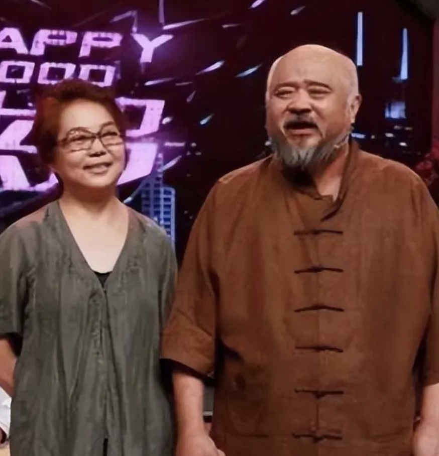 高丽和李琦两者兼有,年轻时恋爱如天雷撞地火,婚后相濡以沫,细水长流.