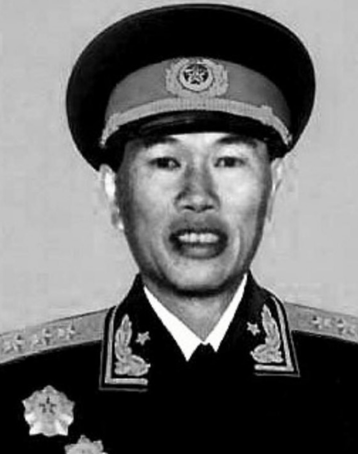 邱青娥是开国上将邓华的第一任妻子.