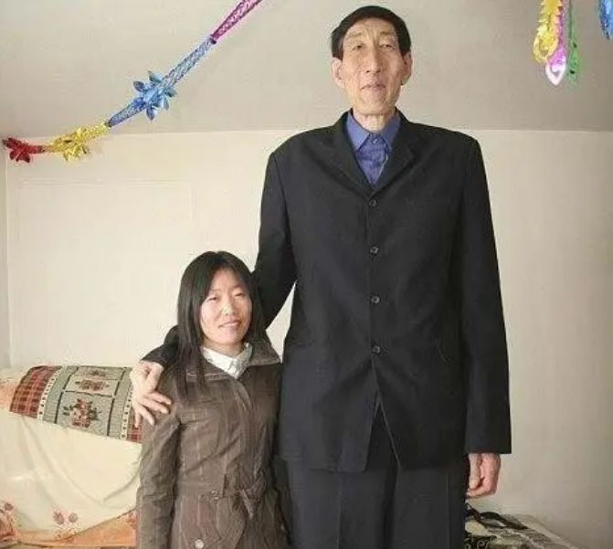 回顾鲍喜顺闪婚小28岁妻子57岁执意生一子68岁时还想要二胎
