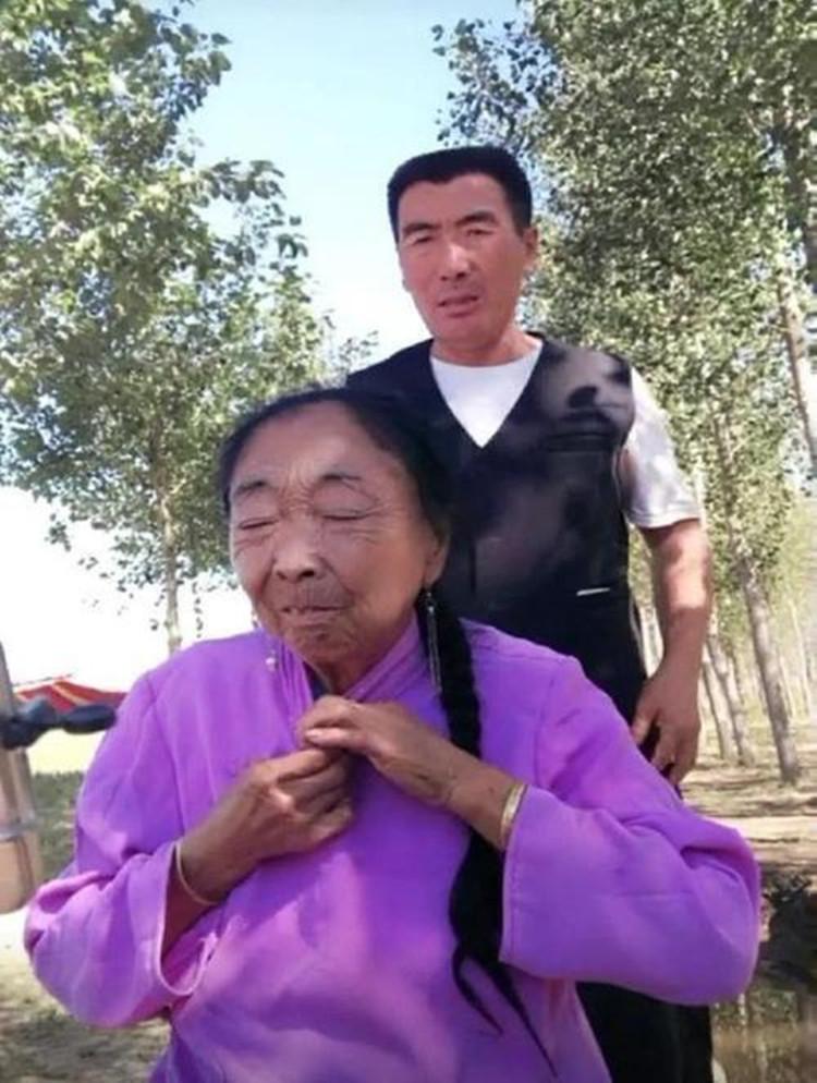 2002年33岁男子娶65岁老太太气死母亲父亲她是我的同学