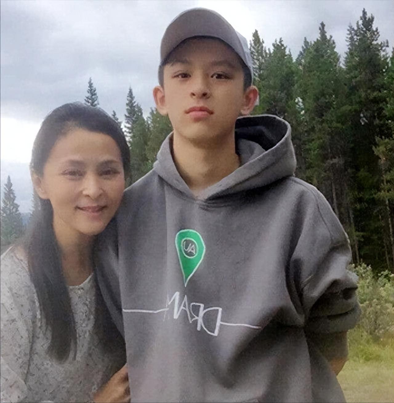 回顾演员许云帆娶黄志忠前妻何音和继子处成朋友至今无子