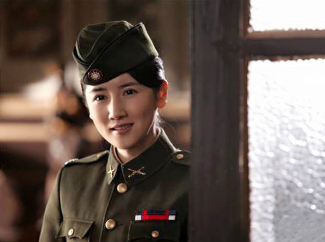 回顾她自称长得有福相演艺之路也挺顺利出道24年为何不温不火