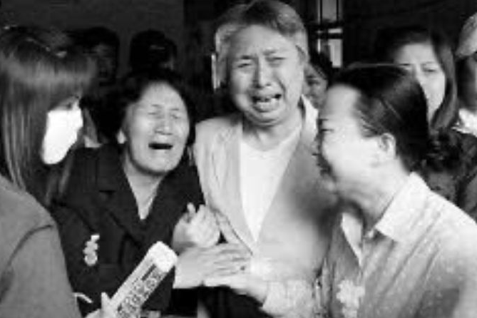1983年挑水少年意外进入举重队8年夺60个冠军退役后当保安