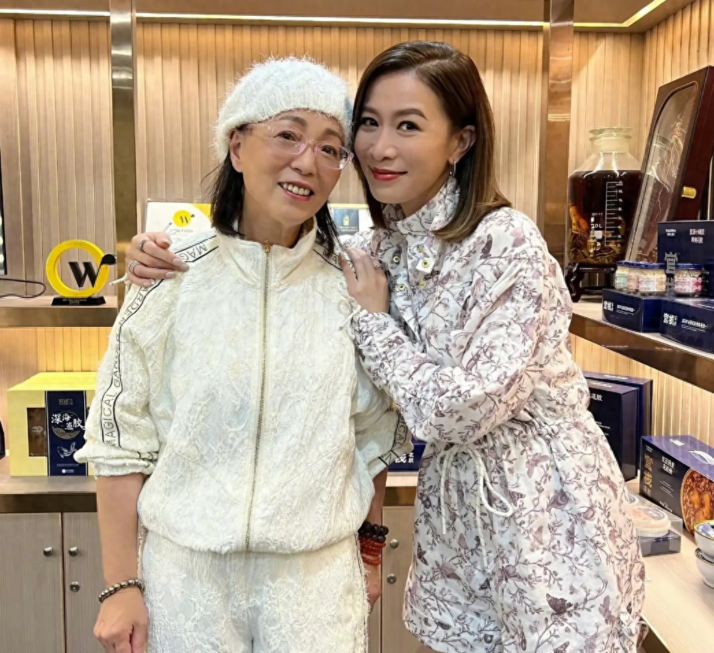 回顾演丑角成名实际是风华绝代的美女40岁嫁富豪60岁封公主