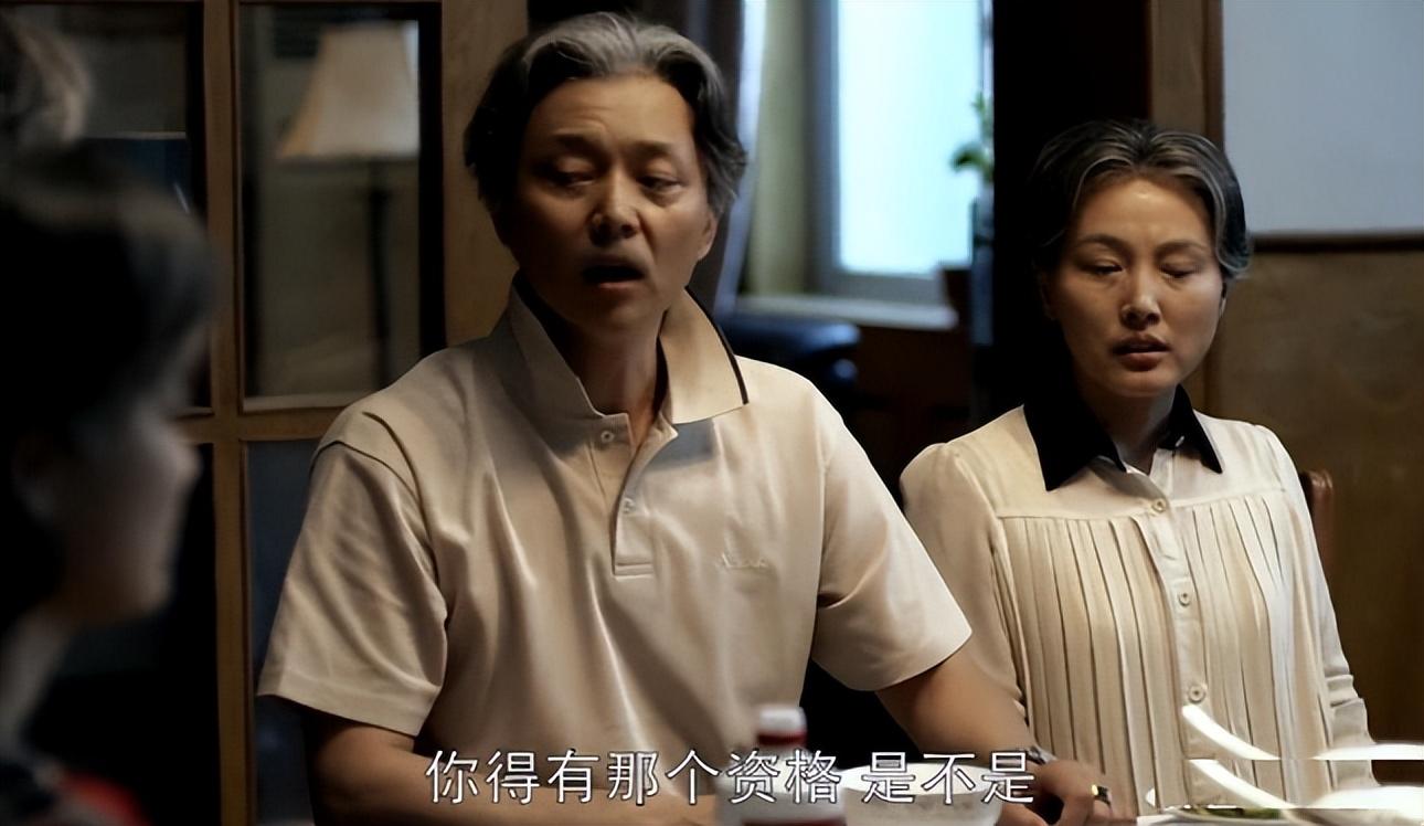 对于演员张延观众们熟悉的角色是《粉红女郎》中的"男人婆",不屑于