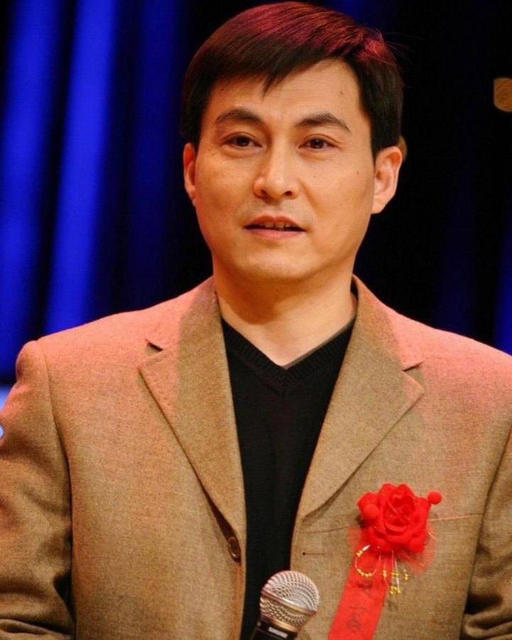 回顾演员杨俊勇丧父丧母又丧妻患病离世留儿子一人孤独生活