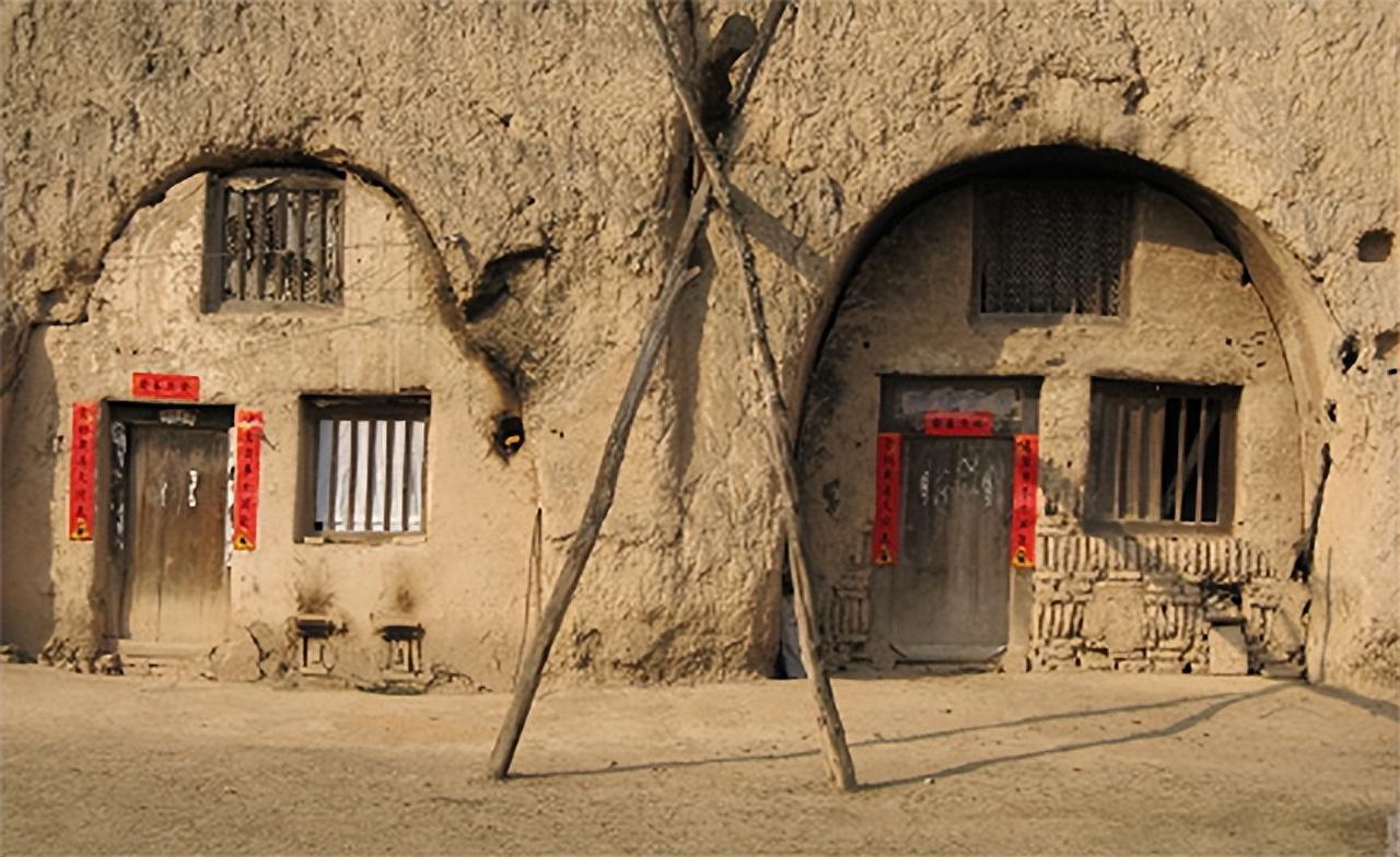 1969年1月,高中毕业的王文轩,从北京出发,踏上了前往陕北地区延川县的