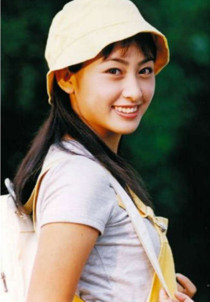 回顾:法提麦·雅琦:她是军艺校花,嫁著名演员生子获幸福