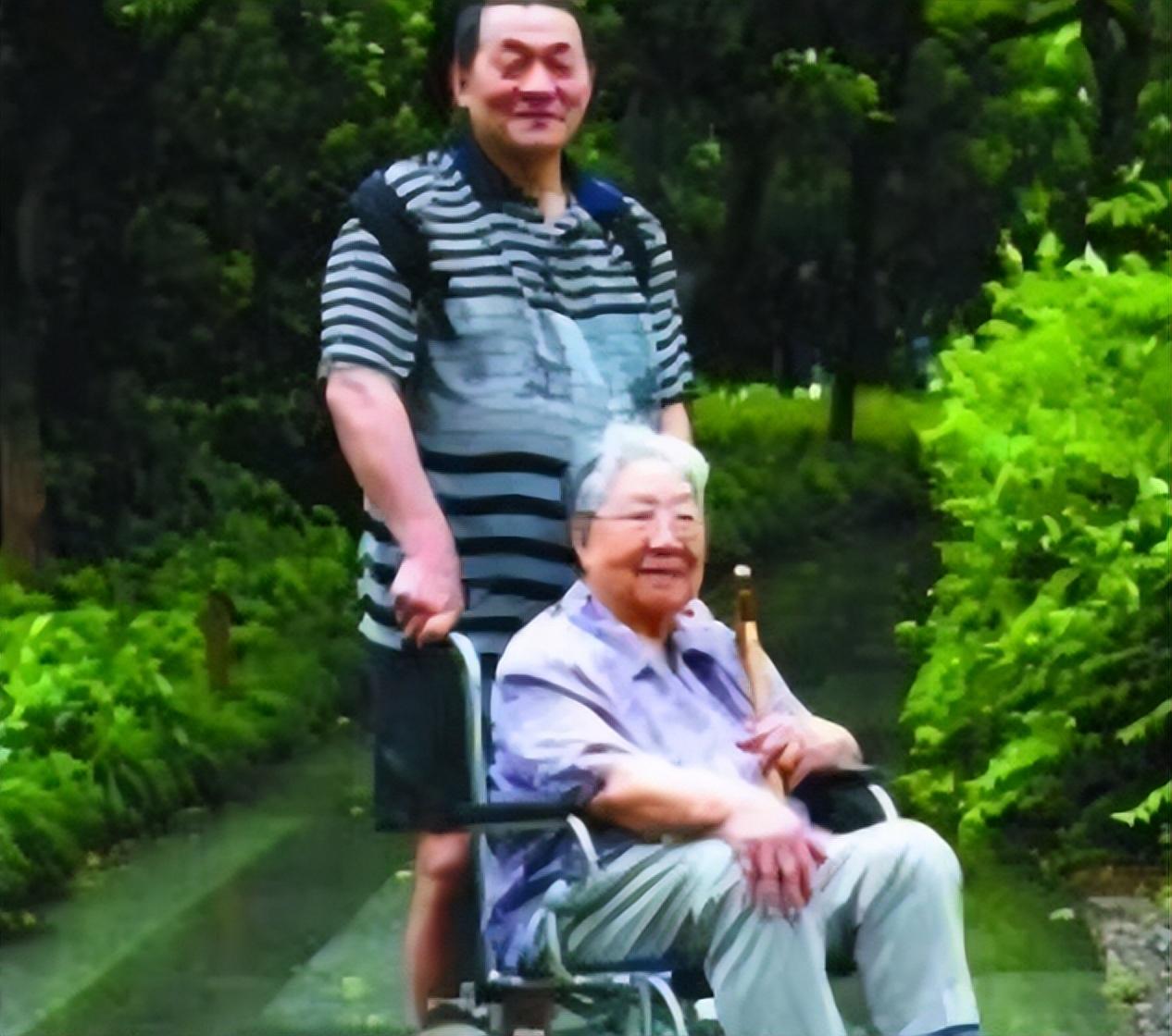 回顾洞中白骨诡异童装北京教师爬山失踪案的背后发生了什么