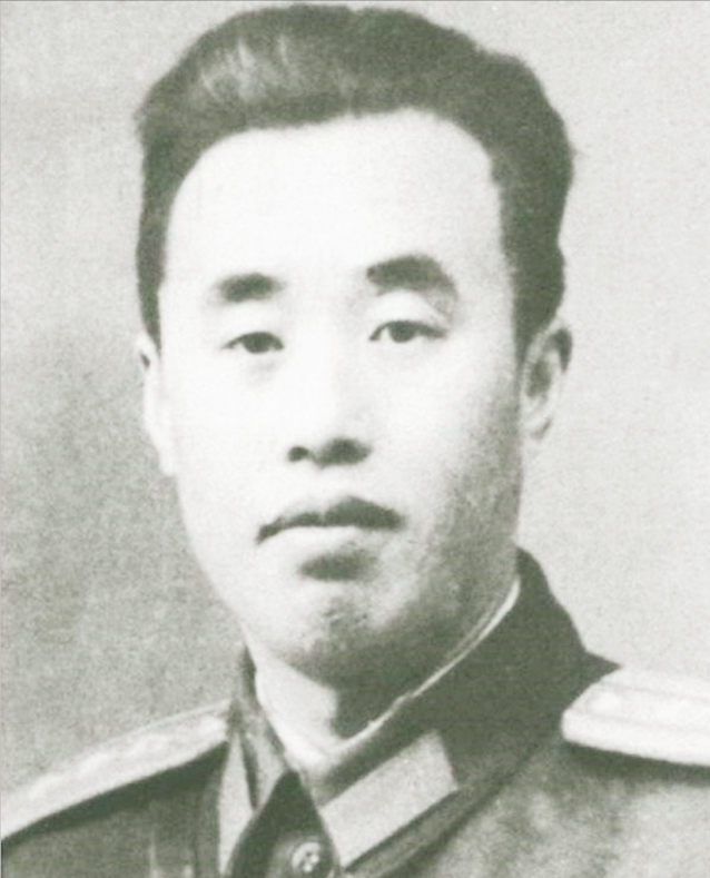 11军军长董占林在大街上遭遇歹徒敲诈董军长说你跟我去取钱