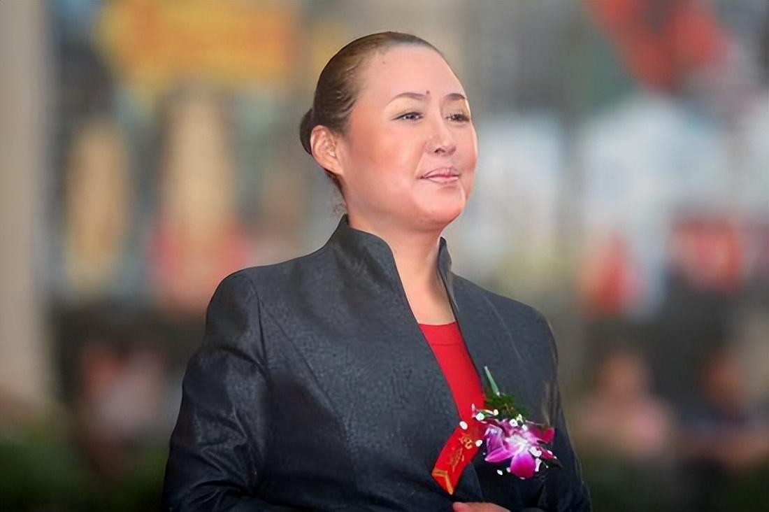 回顾73岁斯琴高娃瑞士老公已去世她垂垂老矣依旧在国内拍戏