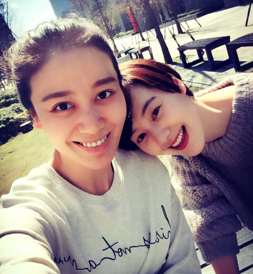 回顾戏里土得掉渣戏外嫁帅气老公低调恩爱幸福美满惹人羡