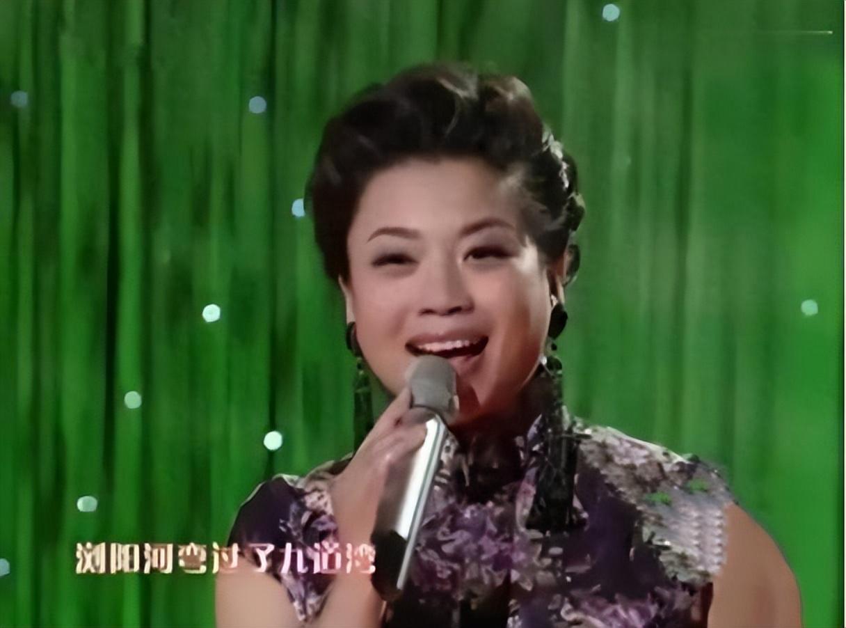 回顾张也55岁还未婚和62岁的吕继宏互相陪伴多年不结婚也幸福