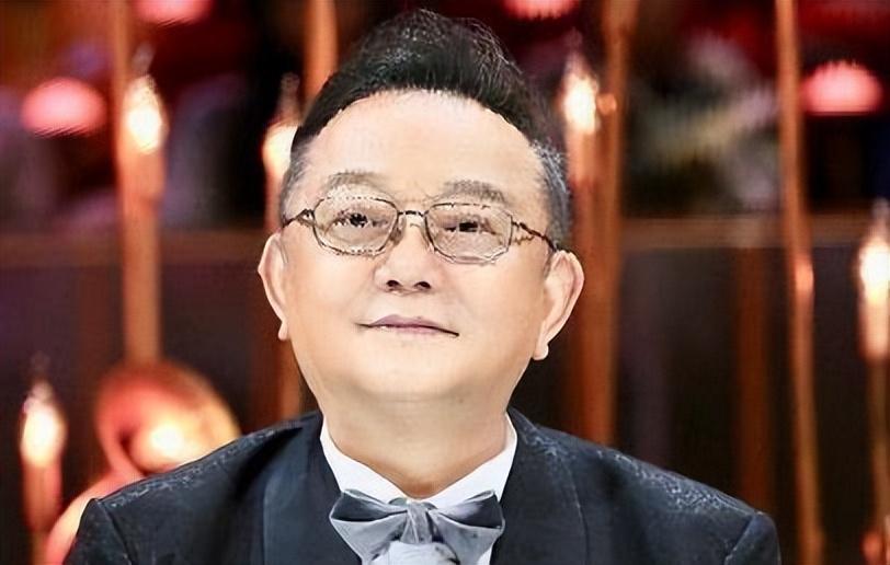 回顾60岁有儿子的王刚本以为可以安度晚年但如今情况让人感叹