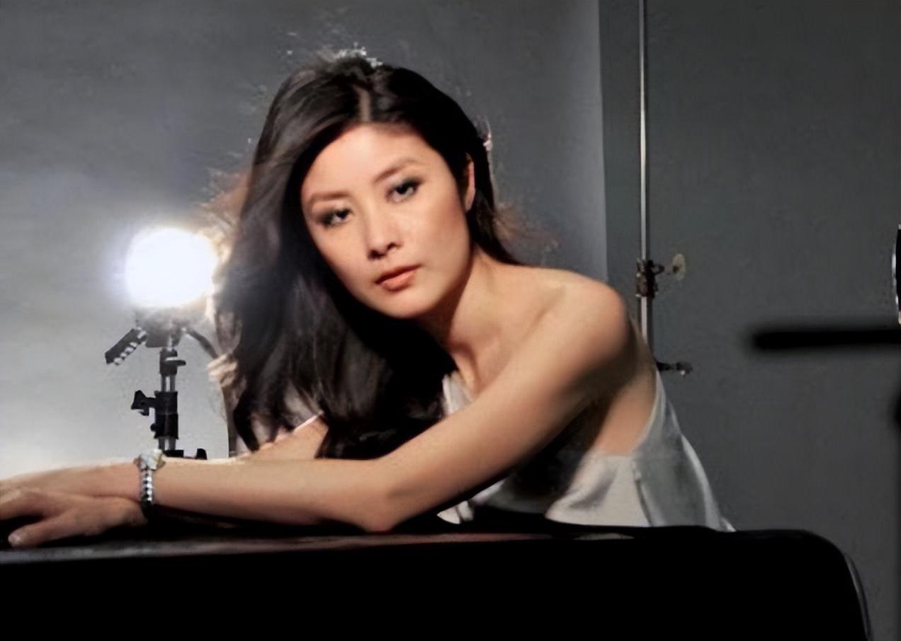 回顾香港天后陈慧琳年过半百美貌依旧41岁痛失双胞胎女儿