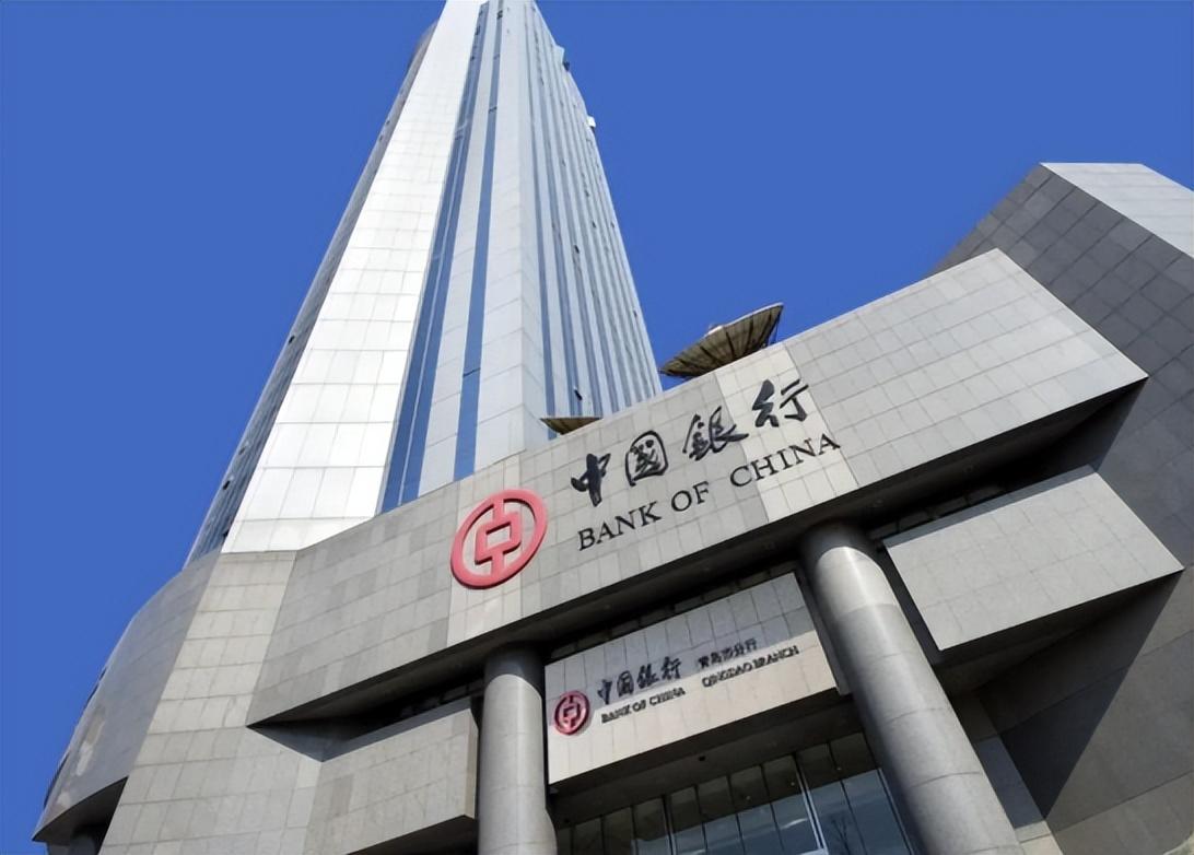 回顾:银行行长贪40亿为绿卡让妻子和老外假结婚结果6年生3个娃