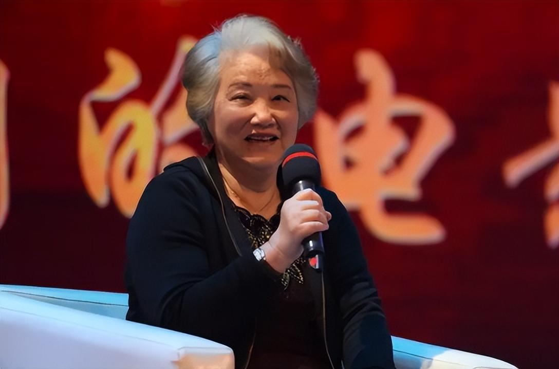 回顾祝希娟60岁退休后定居美国78岁回国住养老院