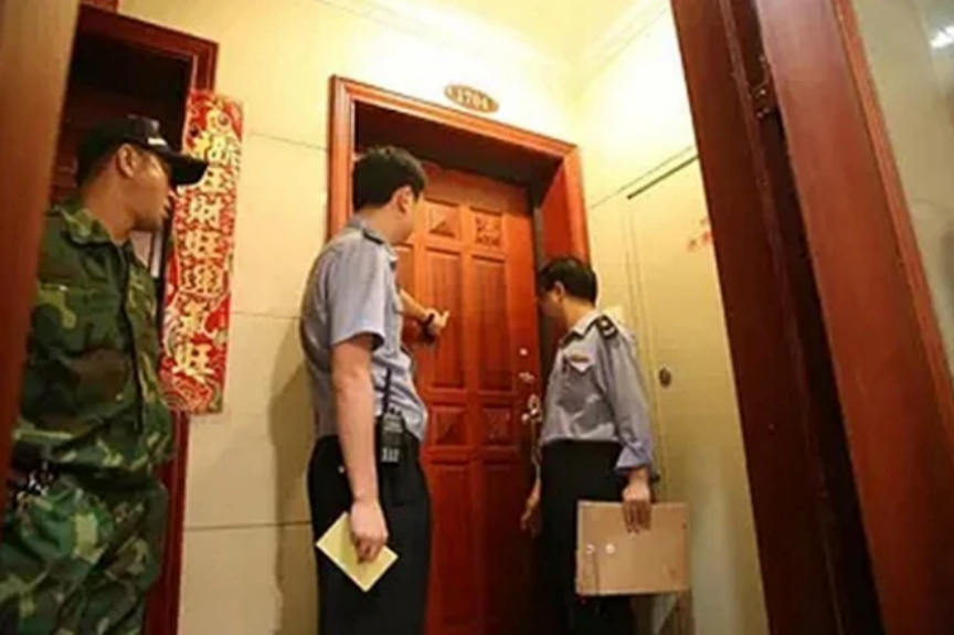 1992年两小伙捅63岁老太17刀抢100多元28年后落网已娶妻生子