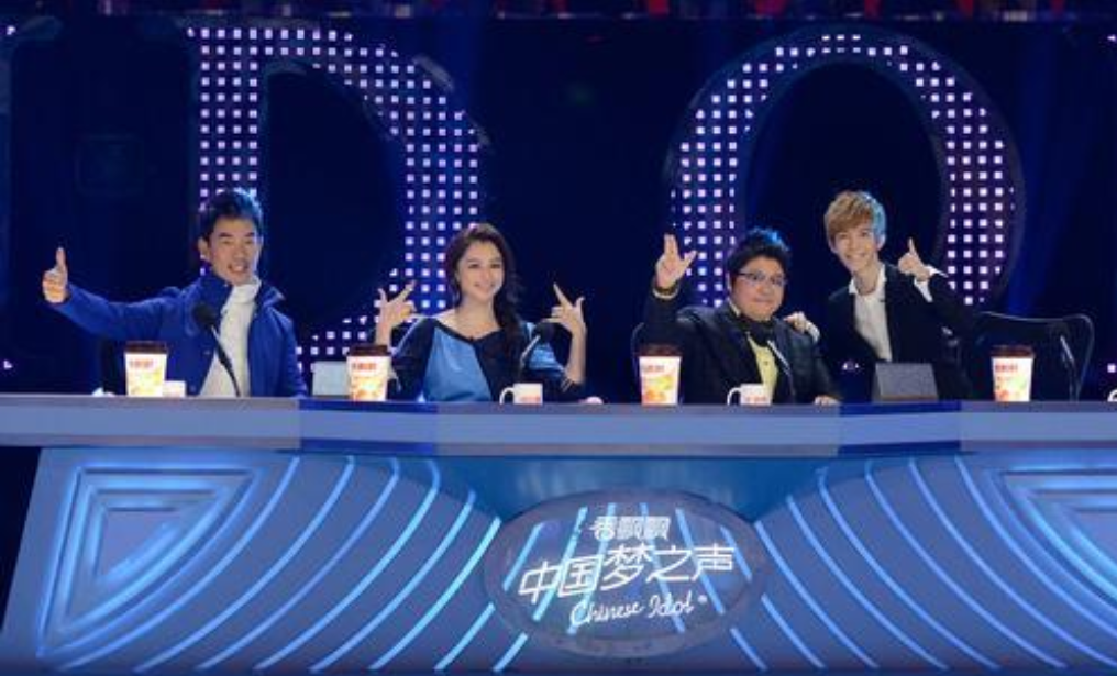 每天晚上演出结束之后,杨滩都会和朱迪打招呼.